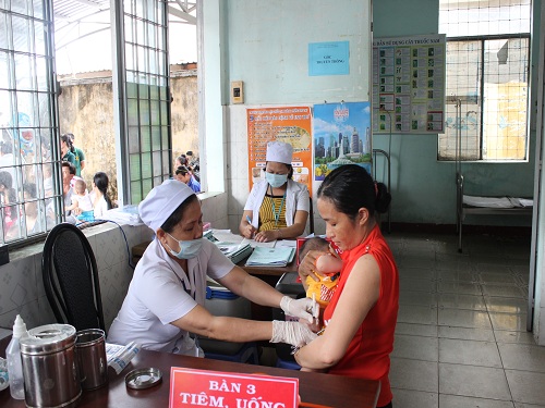 Tiêm vắc xin 5 trong 1.jpg