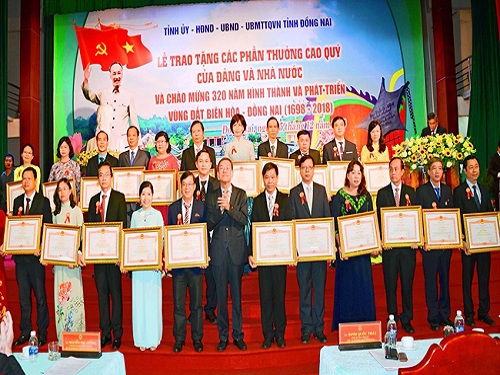 Khen Thuong CapCao.jpg