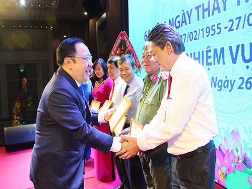 Tang Ky Niem Chuong.jpg