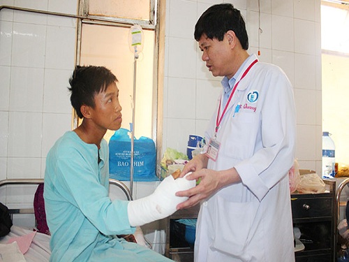 Bs Quang BV TNhat.jpg