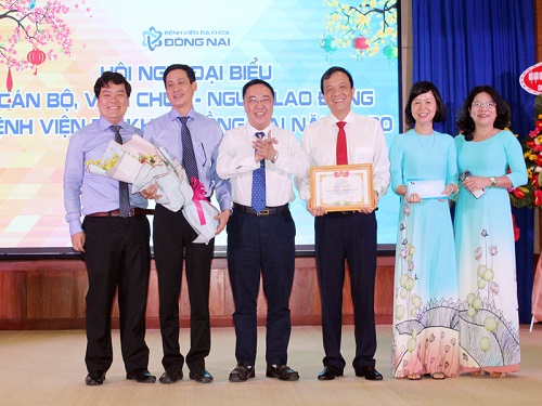 Khen thuong onecard.jpg