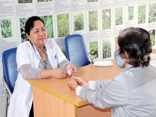 Bs Thuy Vinh Cuu.jpg