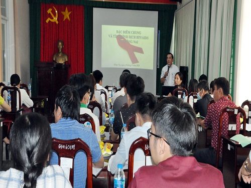 tuyen truyenHIV.jpg